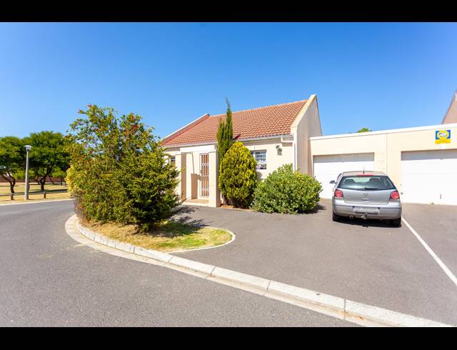 2 BEDROOM FREEHOLD RENTED IN SUNNINGDALE